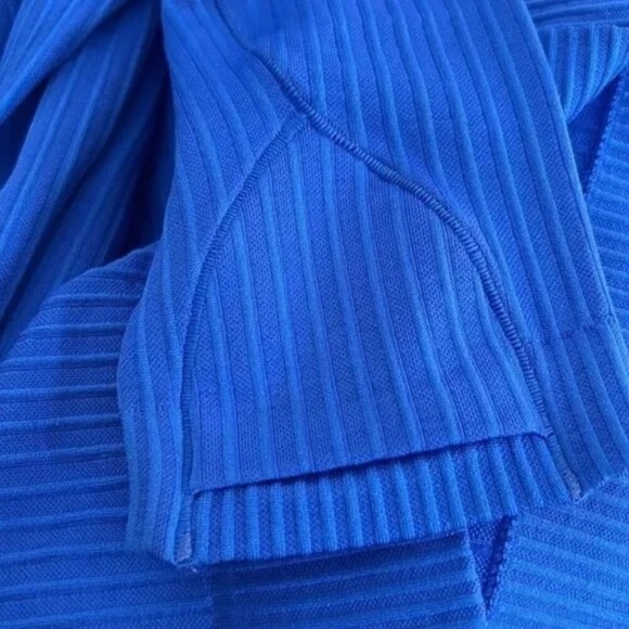 NWTs Lululemon athletica Blue Long Sleeve Top - Picture 7 of 10